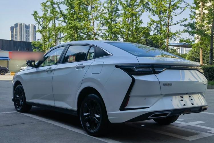 Used Dongfeng Aeolus Yixuan 2025 1.5L Automatic Luxury Version Exterior 5
