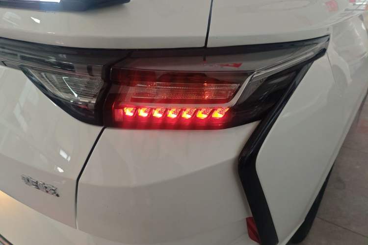 Used Dongfeng Aeolus Yixuan 2025 1.5L Glory Edition Exterior 6