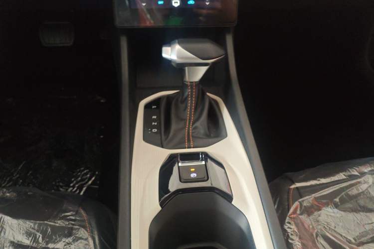 Used Dongfeng Aeolus Yixuan 2025 1.5L Glory Edition Gear Lever