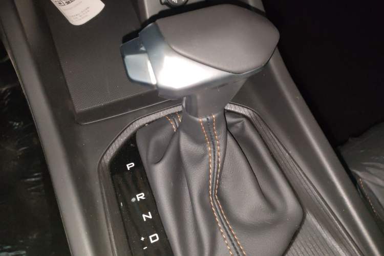 Used Dongfeng Aeolus Yixuan 2025 1.5L Automatic Luxury Version Gear Lever