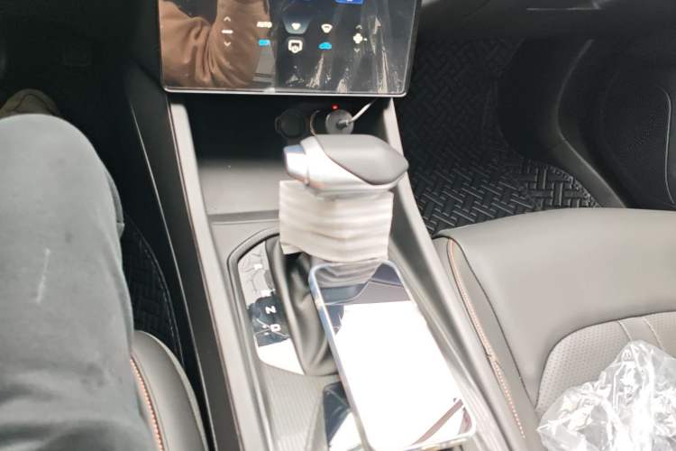 Used Dongfeng Aeolus Yixuan 2025 1.5L Automatic Luxury Version Gear Lever