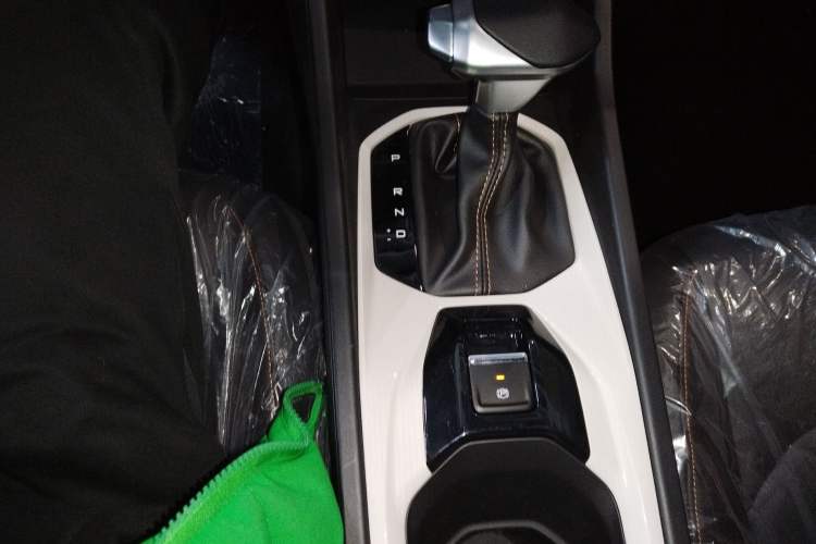 Used Dongfeng Aeolus Yixuan 2025 1.5L Glory Edition Gear Lever
