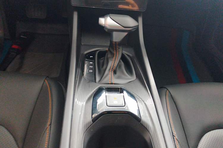 Used Dongfeng Aeolus Yixuan 2025 1.5L Automatic Luxury Version Gear Lever
