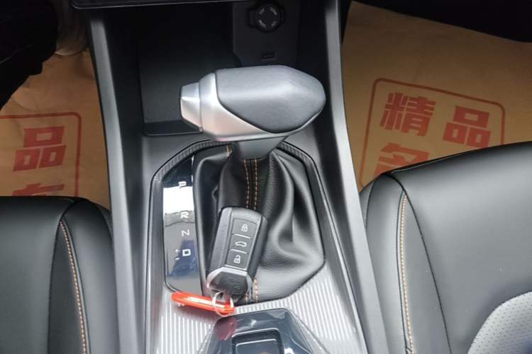 Used Dongfeng Aeolus Yixuan 2025 1.5L Automatic Luxury Version Gear Lever