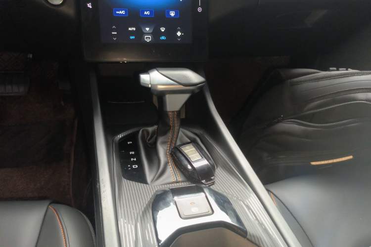 Used Dongfeng Aeolus Yixuan 2025 1.5L Automatic Luxury Version Gear Lever