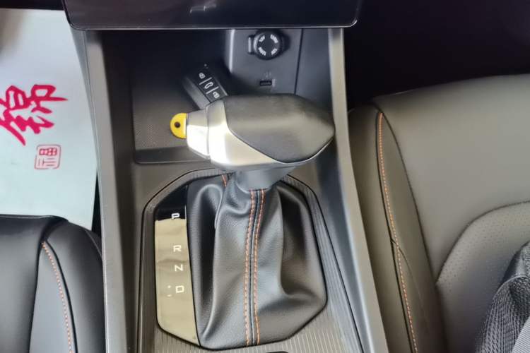 Used Dongfeng Aeolus Yixuan 2025 1.5L Automatic Luxury Version Gear Lever