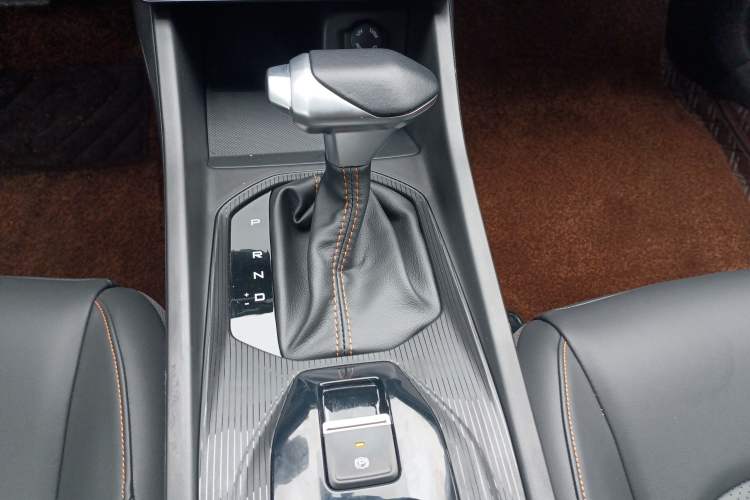 Used Dongfeng Aeolus Yixuan 2025 1.5L Automatic Luxury Version Gear Lever