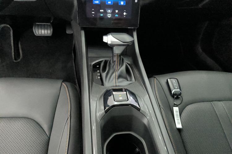 Used Dongfeng Aeolus Yixuan 2025 1.5L Automatic Luxury Version Gear Lever