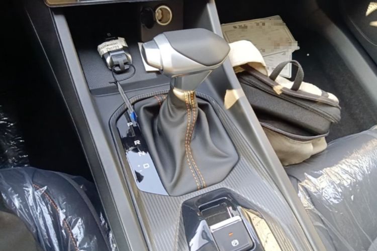 Used Dongfeng Aeolus Yixuan 2025 1.5L Automatic Luxury Version Gear Lever