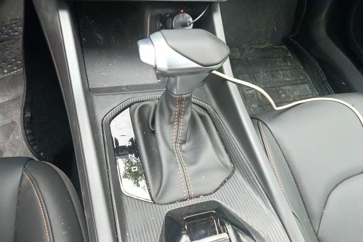 Used Dongfeng Aeolus Yixuan 2025 1.5L Automatic Luxury Version Gear Lever