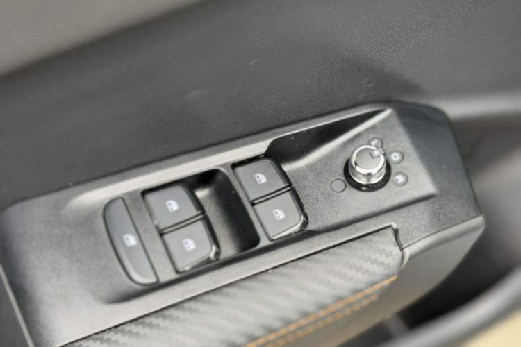 Used Dongfeng Aeolus Yixuan 2025 1.5L Automatic Luxury Version Interior 2
