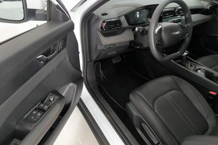 Used Dongfeng Aeolus Yixuan 2025 1.5L Automatic Luxury Version Interior 3