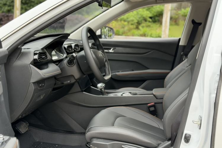 Used Dongfeng Aeolus Yixuan 2025 1.5L Automatic Luxury Version Interior 4
