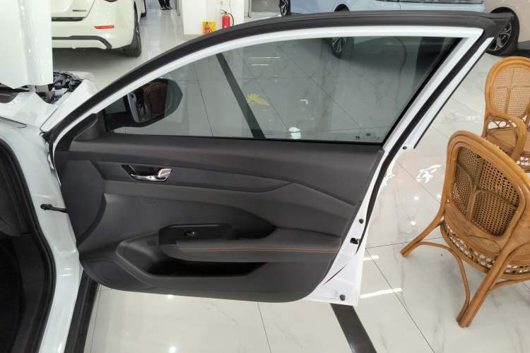 Used Dongfeng Aeolus Yixuan 2025 1.5L Automatic Luxury Version Interior 5