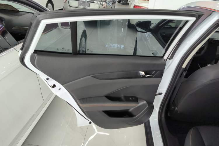 Used Dongfeng Aeolus Yixuan 2025 1.5L Automatic Luxury Version Interior 8