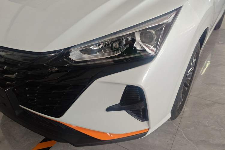 Used Dongfeng Aeolus Yixuan 2025 1.5L Glory Edition Left Front Headlight