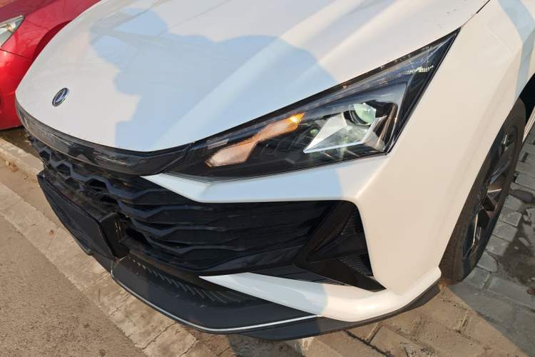 Used Dongfeng Aeolus Yixuan 2025 1.5L Automatic Luxury Version Left Front Headlight