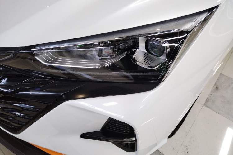 Used Dongfeng Aeolus Yixuan 2025 1.5L Glory Edition Left Front Headlight