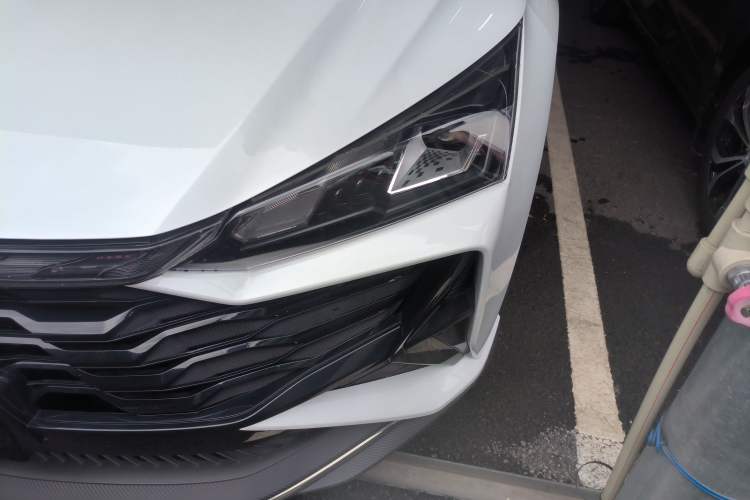 Used Dongfeng Aeolus Yixuan 2025 1.5L Automatic Luxury Version Left Front Headlight