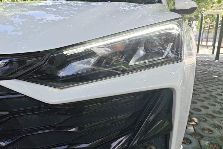 Used Dongfeng Aeolus Yixuan 2025 1.5L Automatic Luxury Version Left Front Headlight
