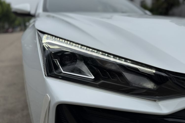 Used Dongfeng Aeolus Yixuan 2025 1.5L Automatic Luxury Version Left Front Headlight