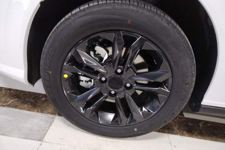 Used Dongfeng Aeolus Yixuan 2025 1.5L Glory Edition Left Front Wheel Hub