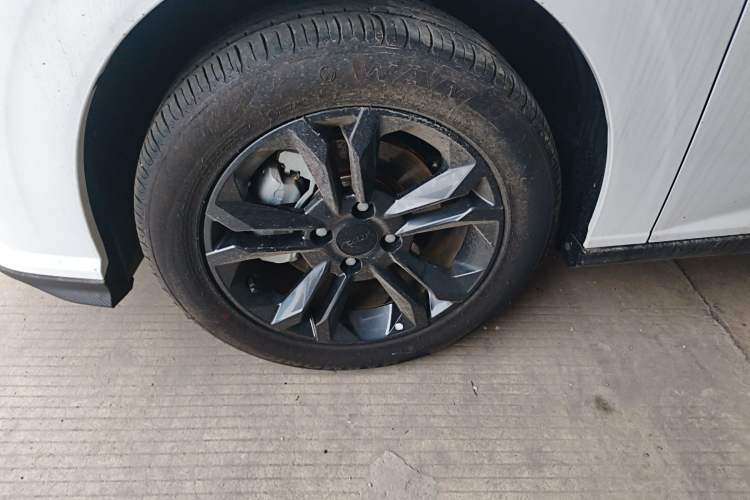 Used Dongfeng Aeolus Yixuan 2025 1.5L Automatic Luxury Version Left Front Wheel Hub