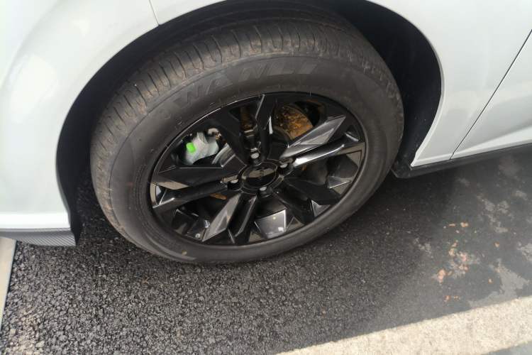 Used Dongfeng Aeolus Yixuan 2025 1.5L Automatic Luxury Version Left Front Wheel Hub