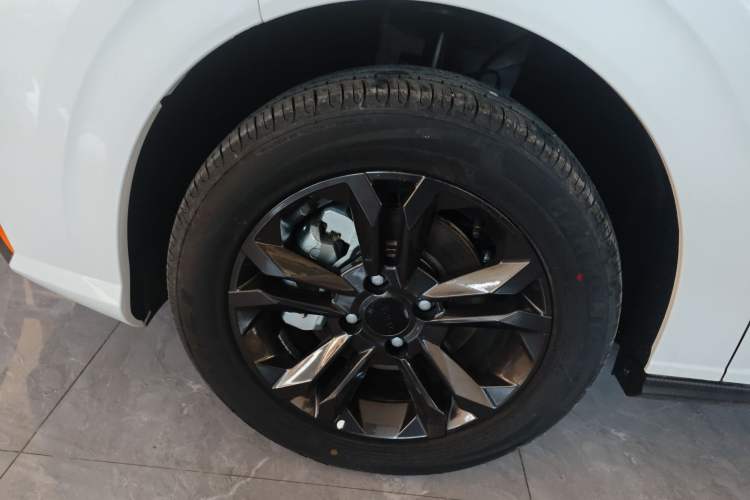 Used Dongfeng Aeolus Yixuan 2025 1.5L Glory Edition Left Front Wheel Hub