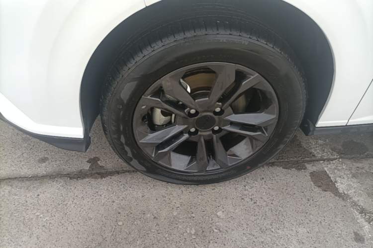 Used Dongfeng Aeolus Yixuan 2025 1.5L Automatic Luxury Version Left Front Wheel Hub