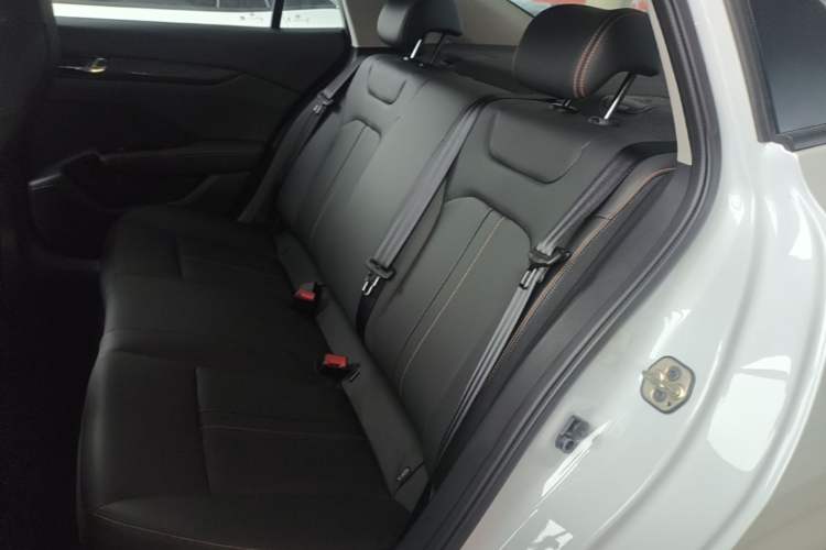 Used Dongfeng Aeolus Yixuan 2025 1.5L Automatic Luxury Version Left Rear Seat