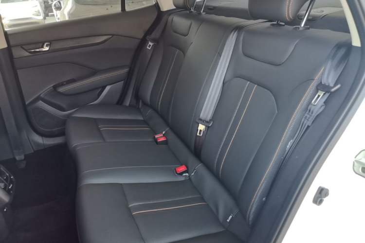 Used Dongfeng Aeolus Yixuan 2025 1.5L Automatic Luxury Version Left Rear Seat