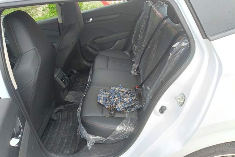 Used Dongfeng Aeolus Yixuan 2025 1.5L Automatic Luxury Version Left Rear Seat