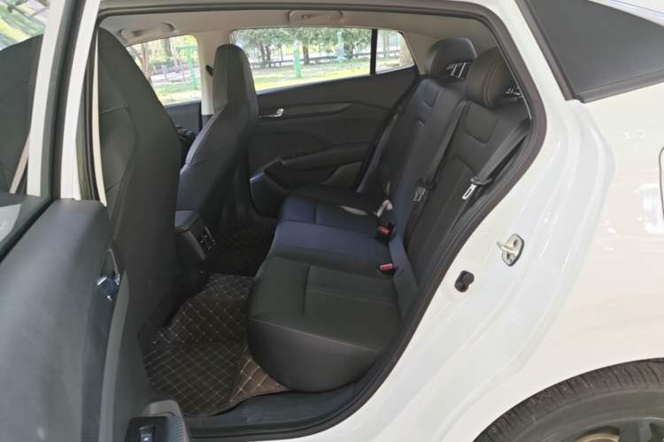 Used Dongfeng Aeolus Yixuan 2025 1.5L Automatic Luxury Version Left Rear Seat