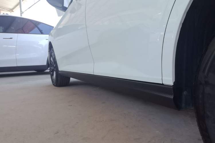 Used Dongfeng Aeolus Yixuan 2025 1.5L Automatic Luxury Version Left Side Sill
