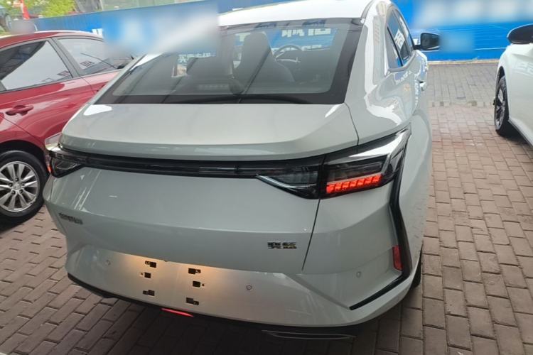 Used Dongfeng Aeolus Yixuan 2025 1.5L Automatic Luxury Version Rear