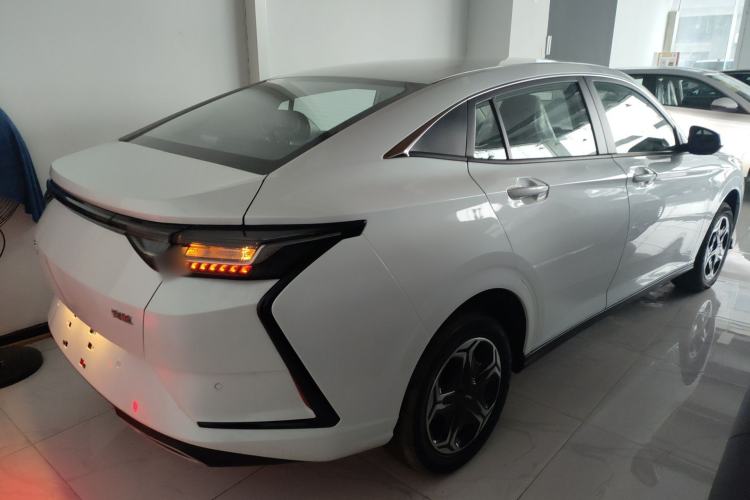 Used Dongfeng Aeolus Yixuan 2025 1.5L Automatic Luxury Version Rear Right 45 Deg
