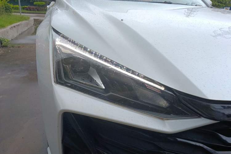 Used Dongfeng Aeolus Yixuan 2025 1.5L Automatic Luxury Version Right Front Headlight