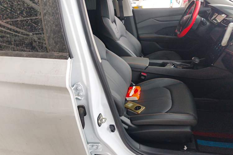 Used Dongfeng Aeolus Yixuan 2025 1.5L Automatic Luxury Version Right Front Seat