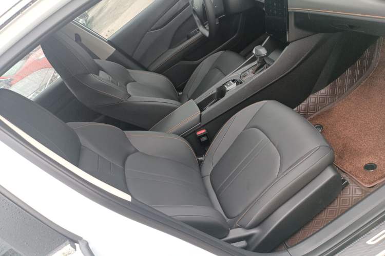 Used Dongfeng Aeolus Yixuan 2025 1.5L Automatic Luxury Version Right Front Seat
