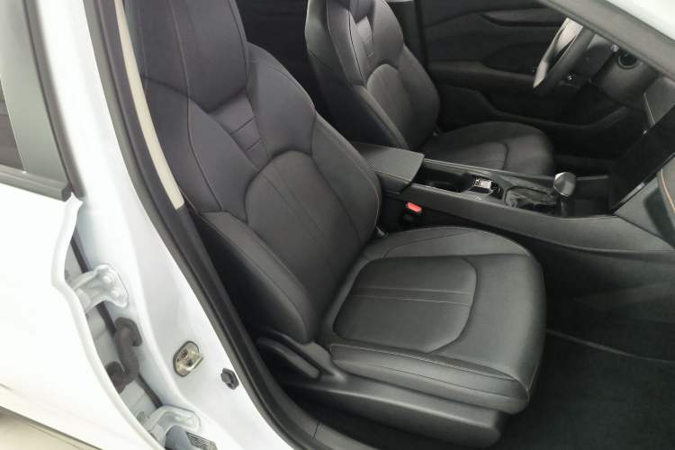 Used Dongfeng Aeolus Yixuan 2025 1.5L Automatic Luxury Version Right Front Seat