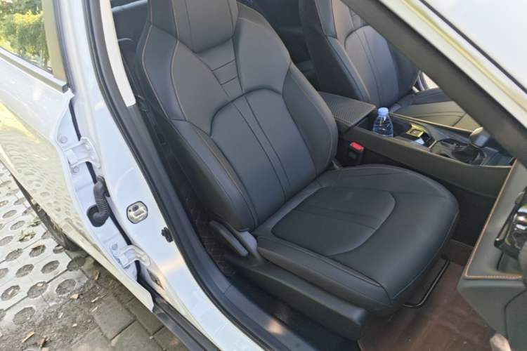 Used Dongfeng Aeolus Yixuan 2025 1.5L Automatic Luxury Version Right Front Seat