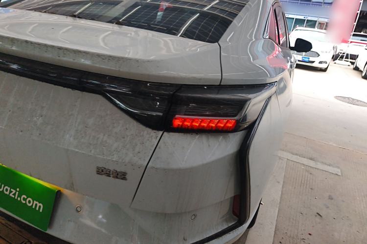 Used Dongfeng Aeolus Yixuan 2025 1.5L Automatic Luxury Version Right Rear Taillight