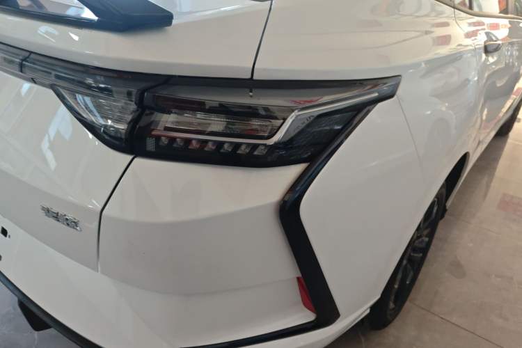 Used Dongfeng Aeolus Yixuan 2025 1.5L Glory Edition Right Rear Taillight