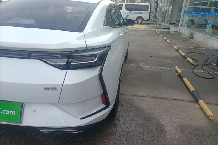 Used Dongfeng Aeolus Yixuan 2025 1.5L Automatic Luxury Version Right Rear Taillight