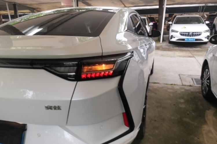Used Dongfeng Aeolus Yixuan 2025 1.5L Automatic Luxury Version Right Rear Taillight