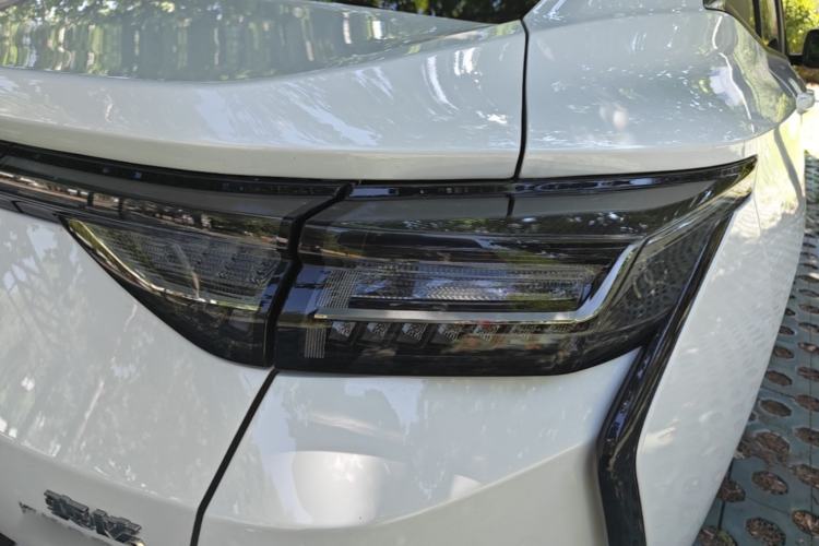 Used Dongfeng Aeolus Yixuan 2025 1.5L Automatic Luxury Version Right Rear Taillight