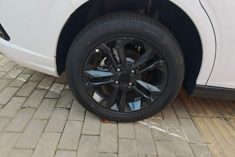 Used Dongfeng Aeolus Yixuan 2025 1.5L Automatic Luxury Version Right Rear Wheel Hub