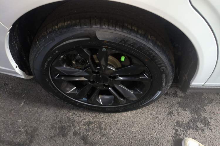 Used Dongfeng Aeolus Yixuan 2025 1.5L Automatic Luxury Version Right Rear Wheel Hub