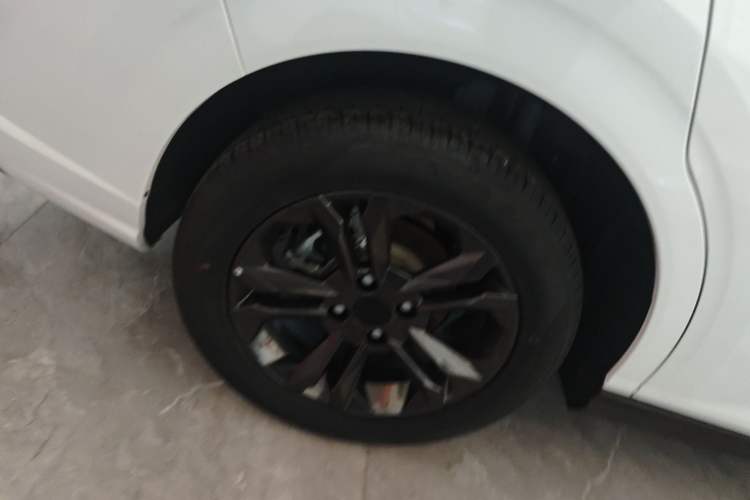 Used Dongfeng Aeolus Yixuan 2025 1.5L Glory Edition Right Rear Wheel Hub